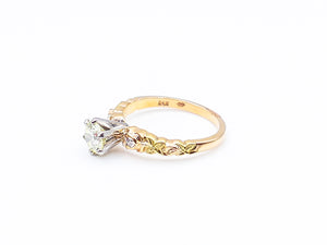 *Diamond Gold Floral Motif Engagement Ring