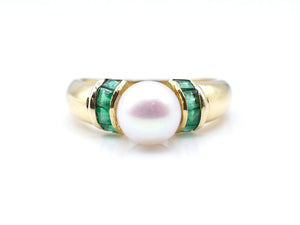 White Pearl and Emerald Yellow Gold Ring